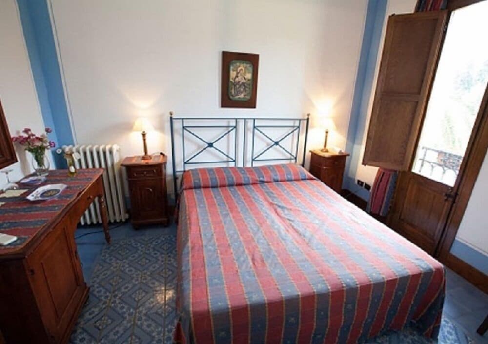 Classic Triple Room photo 2