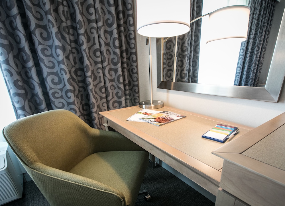 Room, 1 King Bed, Accessible, Non Smoking (w/ bathtub) - Photo 3