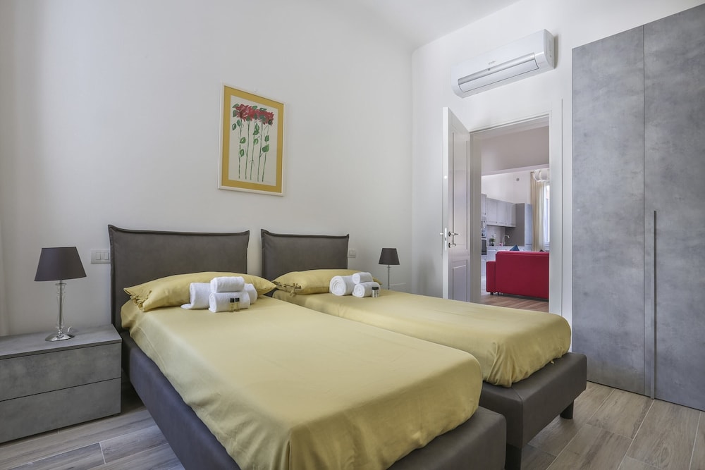Basic Apartment, Multiple Beds