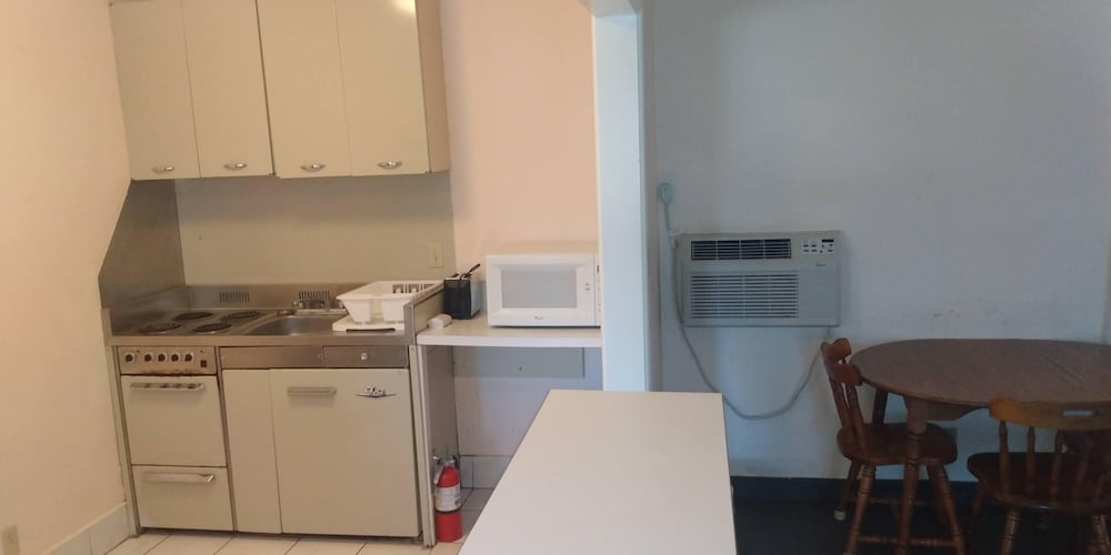 Studio, 1 King Bed, Kitchenette photo 1