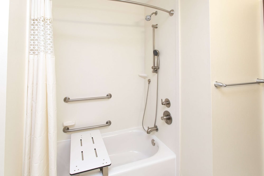 Room, 2 Queen Beds, Accessible, Non Smoking photo 2