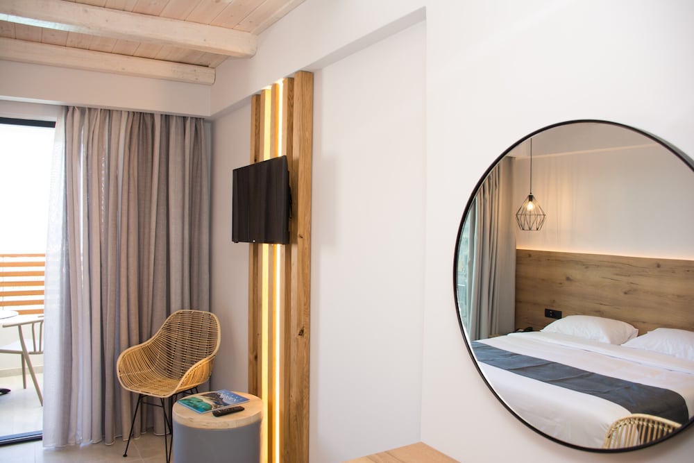 Deluxe Double Room, Sea View - Photo 4