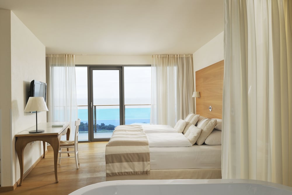 Senior Suite, 1 Double Bed with Sofa bed, Balcony, Partial Sea View - Photo 1