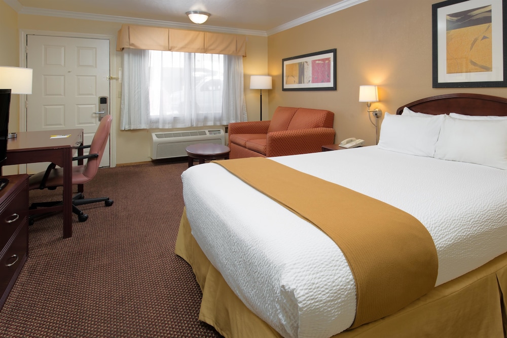 Room, 1 Queen Bed, Accessible, Non Smoking (Mobility/Hearing Impaired) - Photo 3