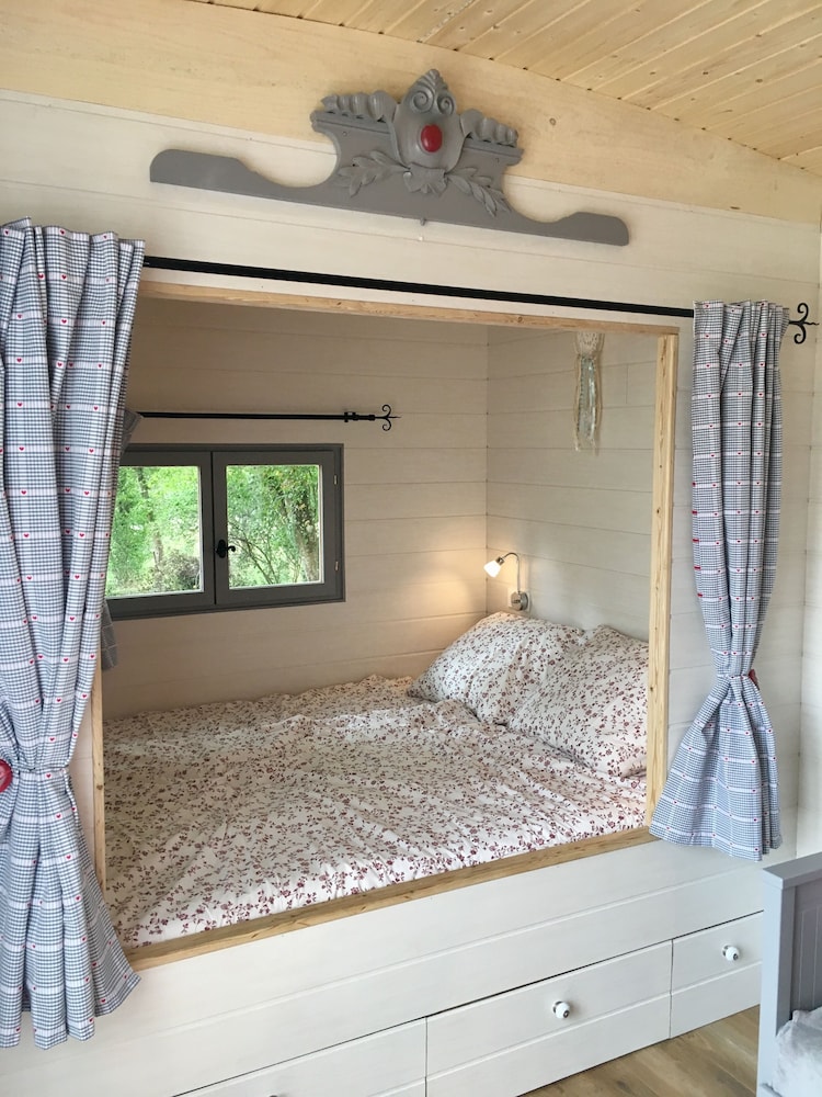 Economy Cabin photo 1