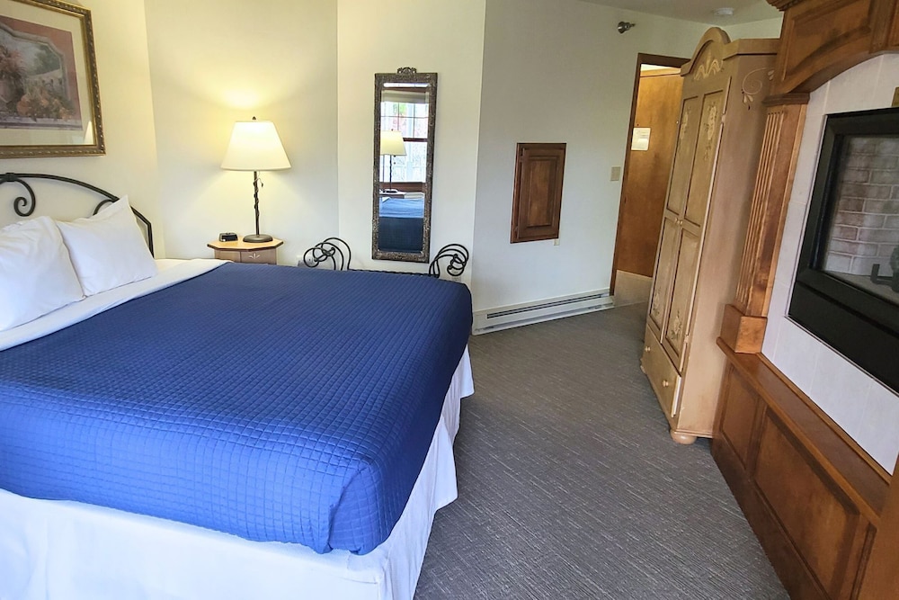 Deluxe Whirlpool One Bedroom City View