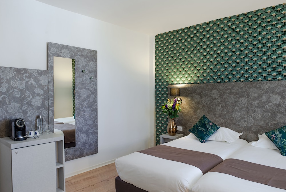Classic Twin Room - Photo 2