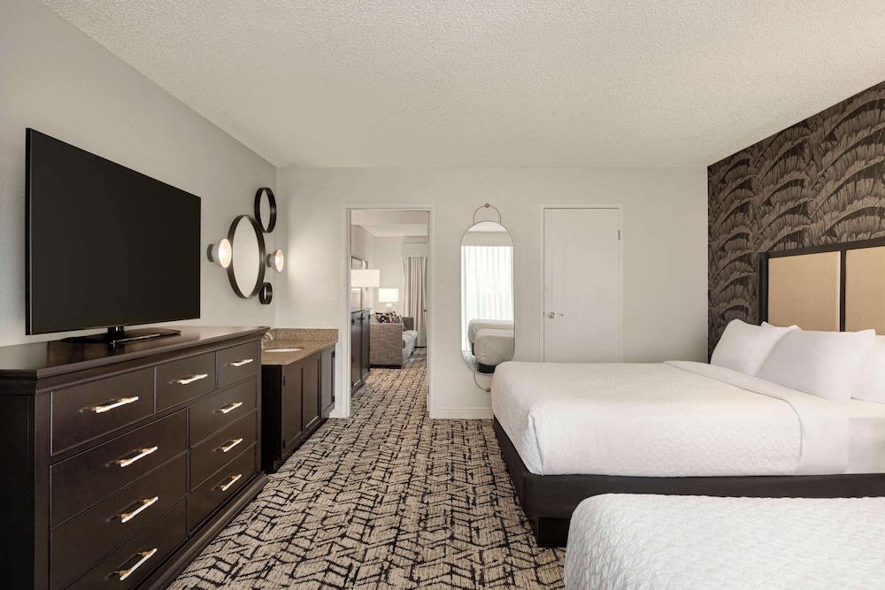 Suite, 2 Queen Beds, Balcony - Photo 1