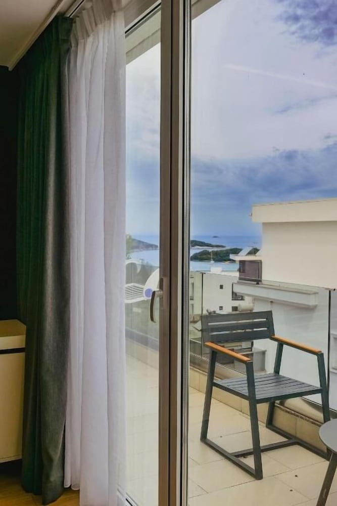 Deluxe Triple Room, Balcony, Sea View photo 2