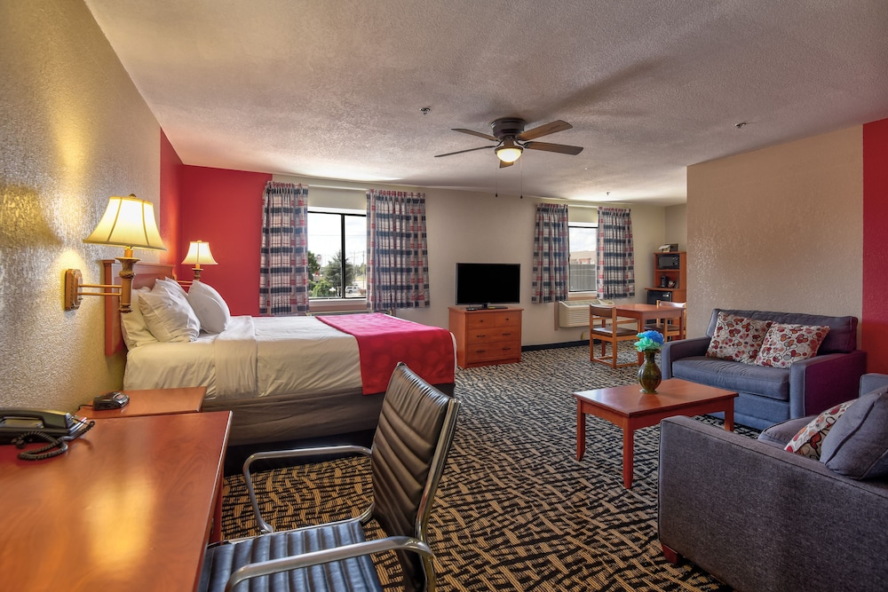 Deluxe Studio Suite, 1 King Bed, Non Smoking - Photo 1