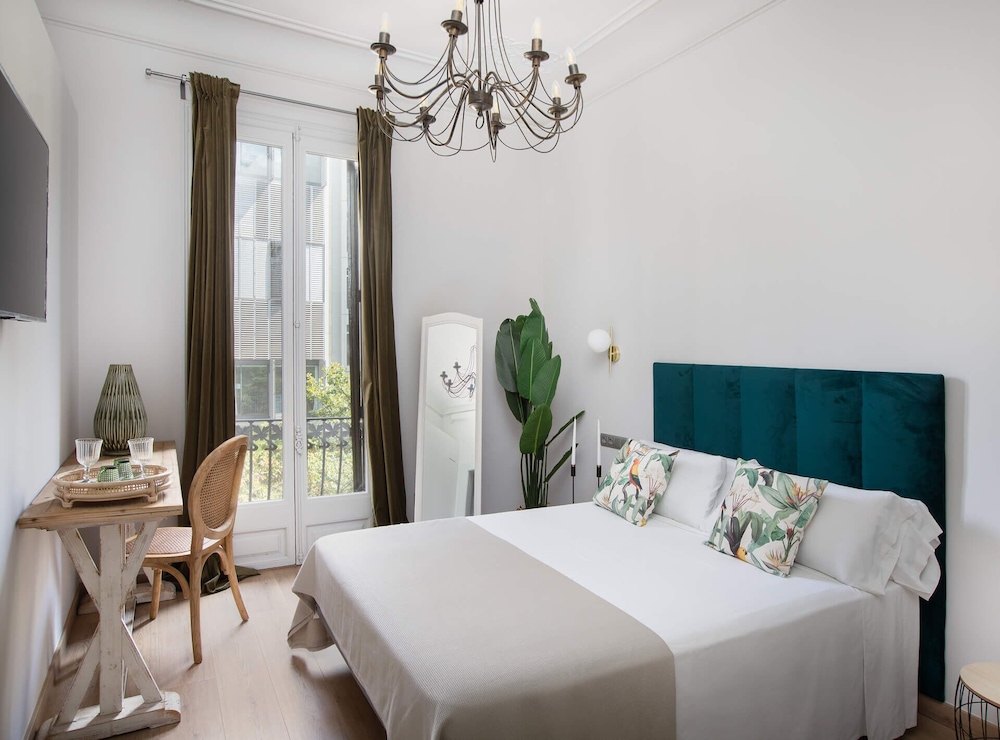 Standard Double Room, 1 Queen Bed, Balcony, City View photo 3