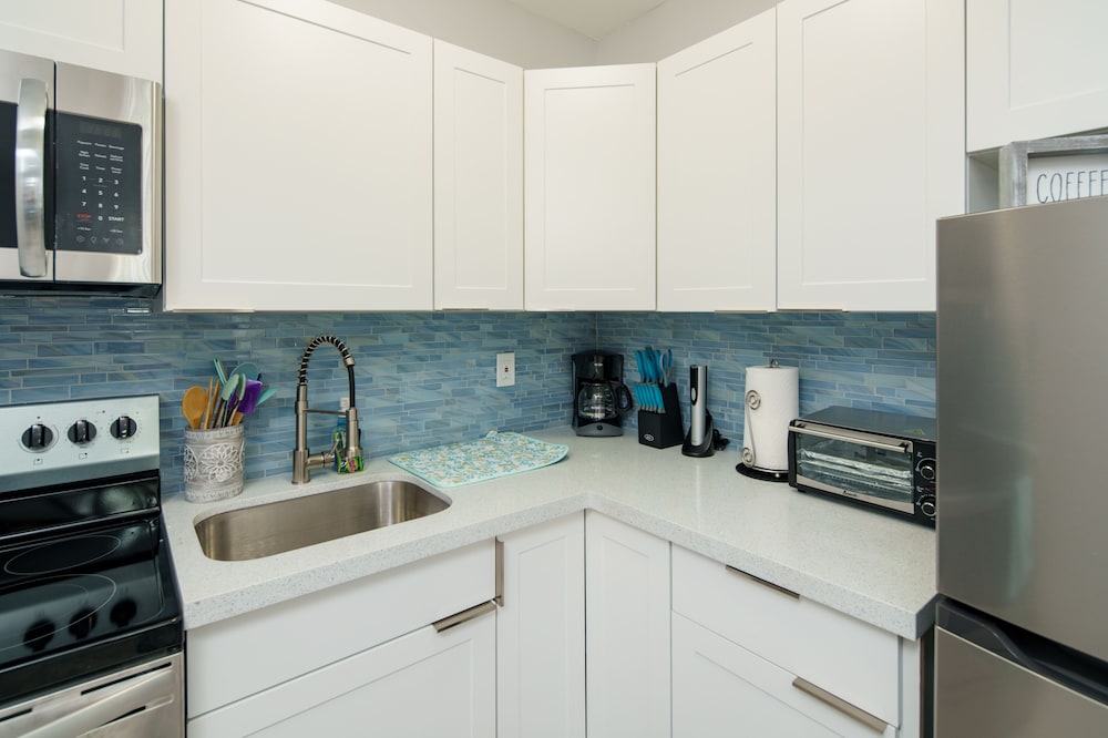 Deluxe Condo photo 2