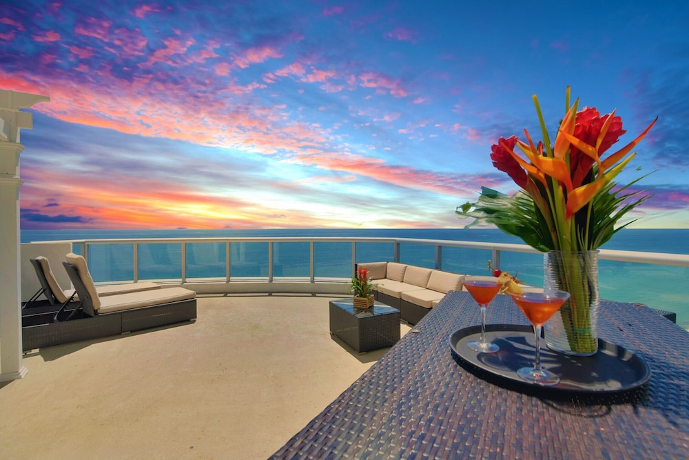 Luxury Penthouse, 2 Bedrooms, Ocean View, Beachfront - Photo 1