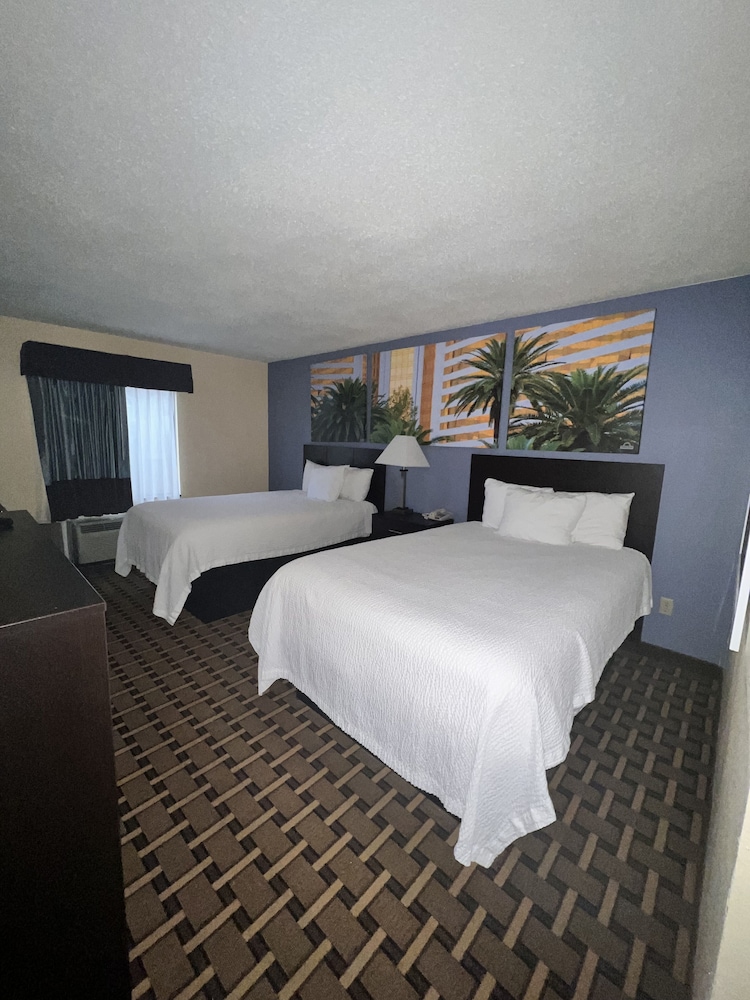 Room, 2 Double Beds, Accessible, Non Smoking (Mobility) photo 2