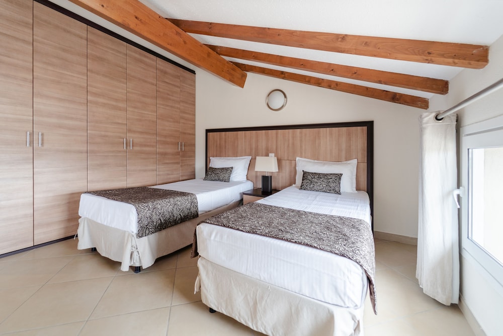Deluxe Apartment, 2 Bedrooms, 2 Bathrooms, Sea Facing photo 3