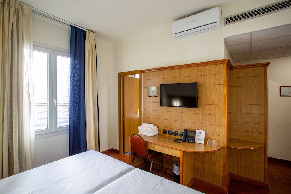 Double or Twin Room - Photo 18