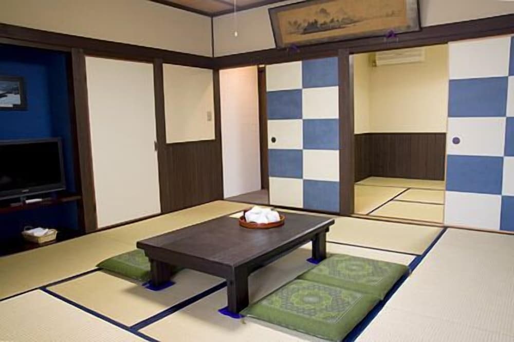 Superior Japanese-Style Room (14 tatami mats), Shared Bathroom - 3 to 6 guests photo 1