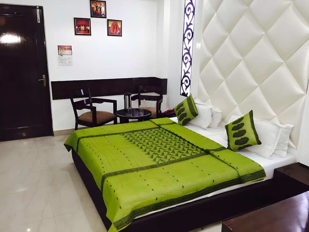 Deluxe Room, 1 Queen Bed - Photo 4