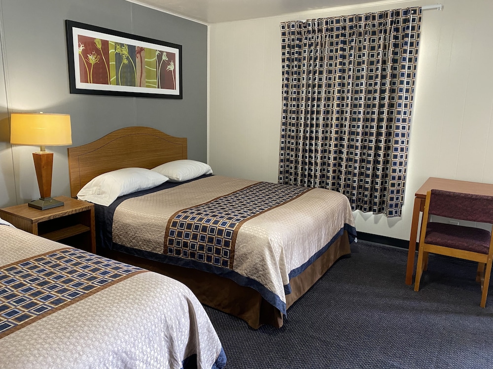Standard Room, 2 Queen Beds, Non Smoking photo 3