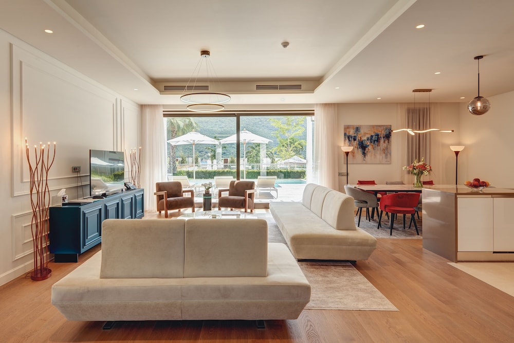 Room, 1 King Bed, Accessible (3 Bedrooms - Villa With Pool)