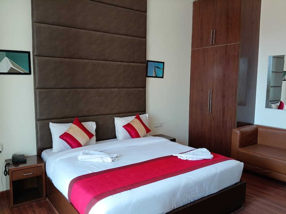 Deluxe Double Room, City View