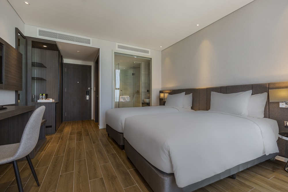 Classic Twin Room, Partial Ocean View photo 1