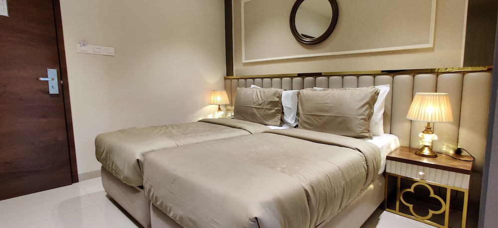 Deluxe Double or Twin Room - Photo 19
