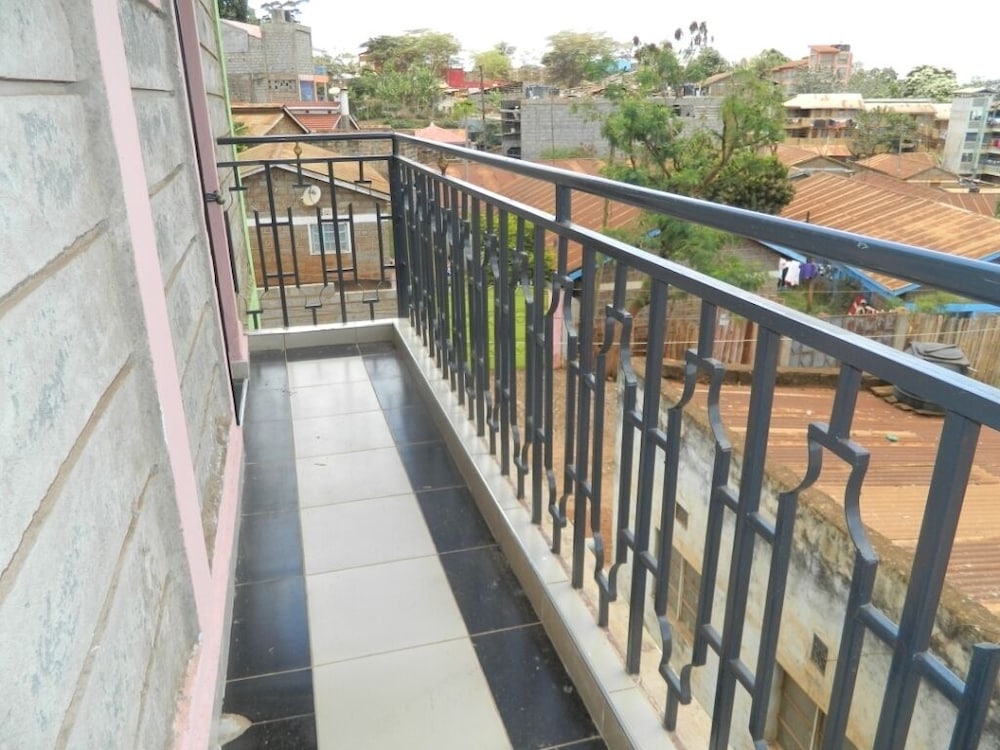 Economy Double Room Single Use, 1 King Bed, Courtyard View photo 2