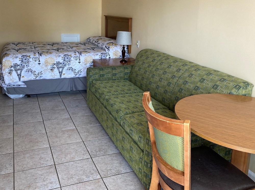 Room, 1 Queen Bed with Sofa bed, Non Smoking, Kitchenette photo 1