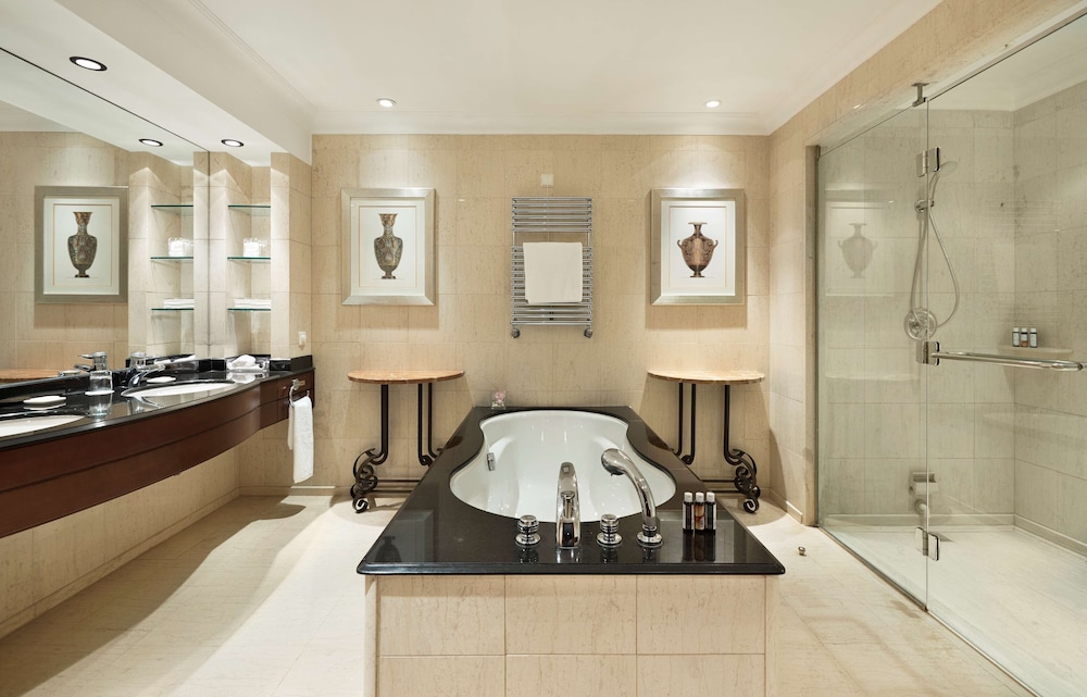 Executive Suite thumbnail 5