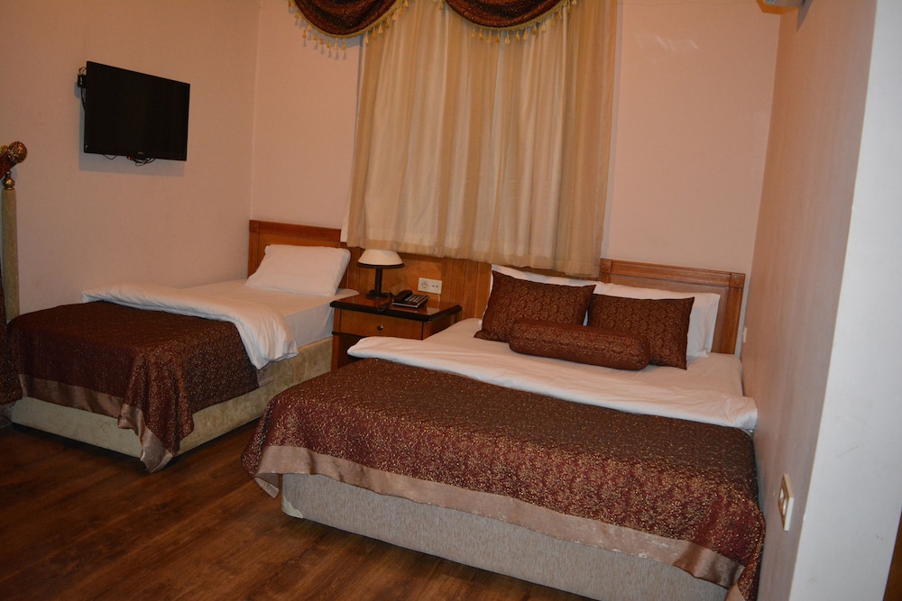 Signature Triple Room photo 1