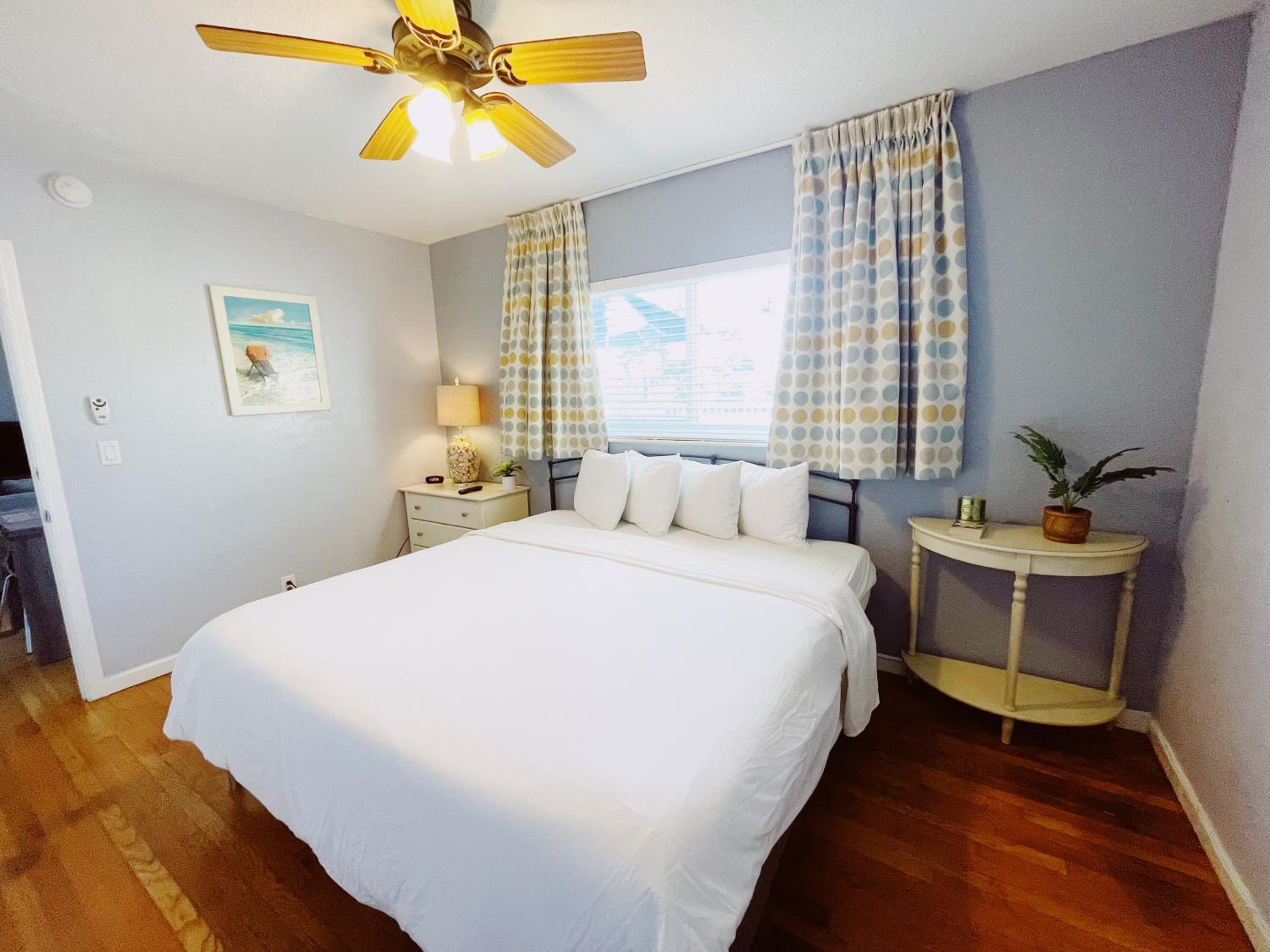 Two-Bedroom Apartment with Pool View photo 3