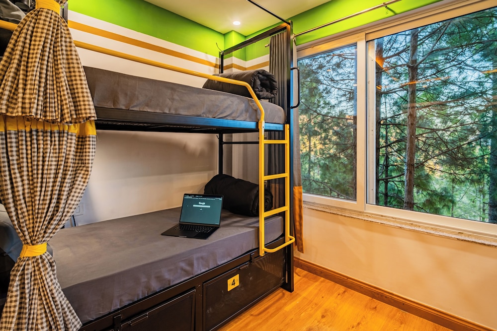 Bed in 6 Bed Mixed Dormitory photo 2