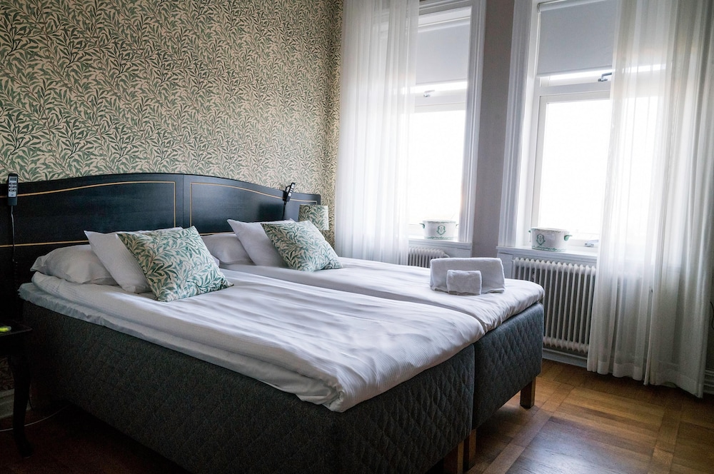 Standard Room, 2 Twin Beds, Non Smoking - Photo 1