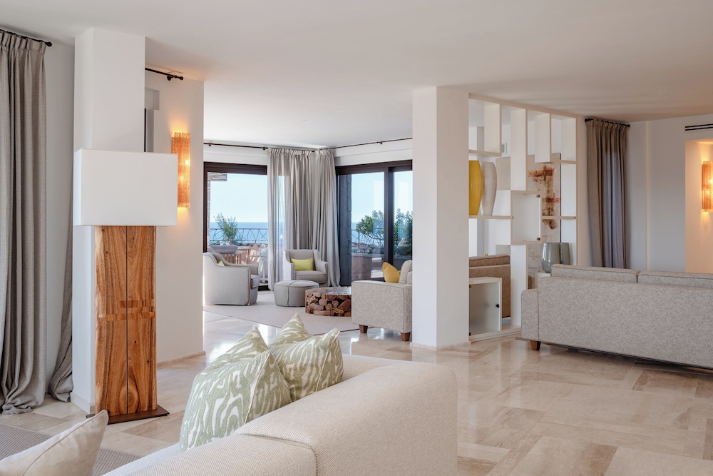 Luxury Apartment, 3 Bedrooms, Patio, Sea View