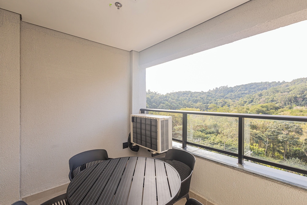 Family Room, City View photo 3
