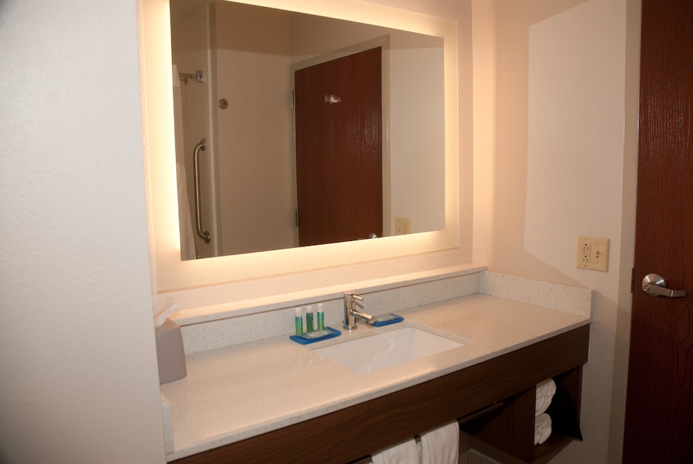 Suite, Multiple Beds thumbnail 6