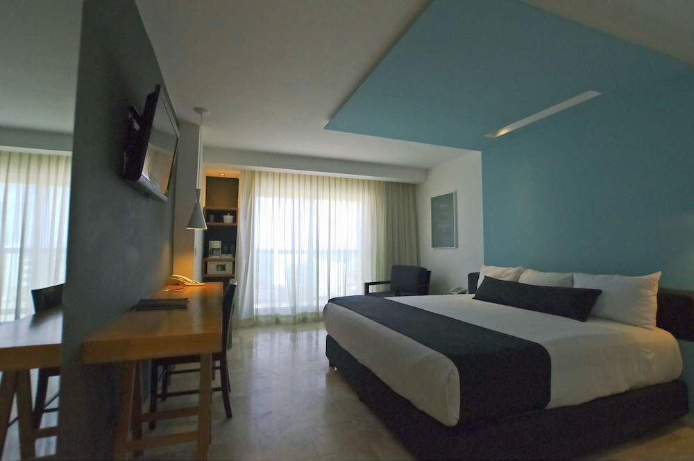 Standard Room, 1 King Bed - Photo 1