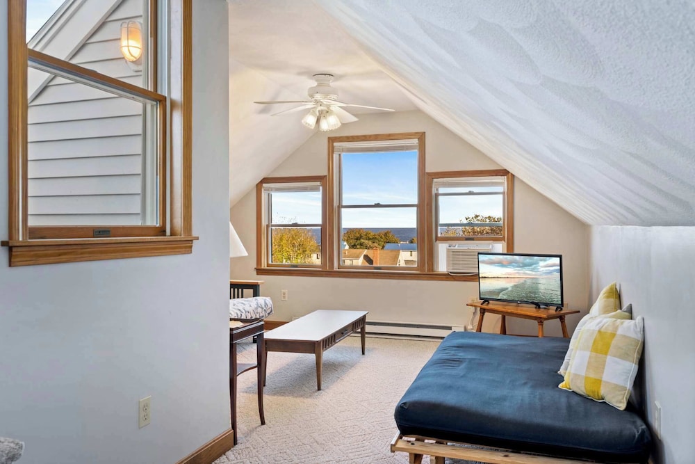 House, Multiple Beds, Balcony, Partial Ocean View (Nubble View) photo 3
