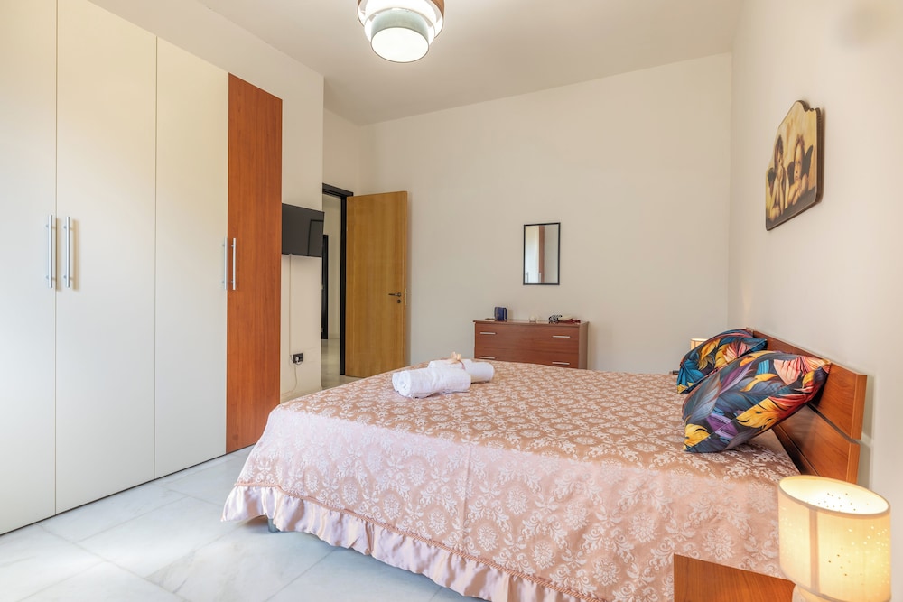 Apartment, 3 Bedrooms, Garden View photo 2