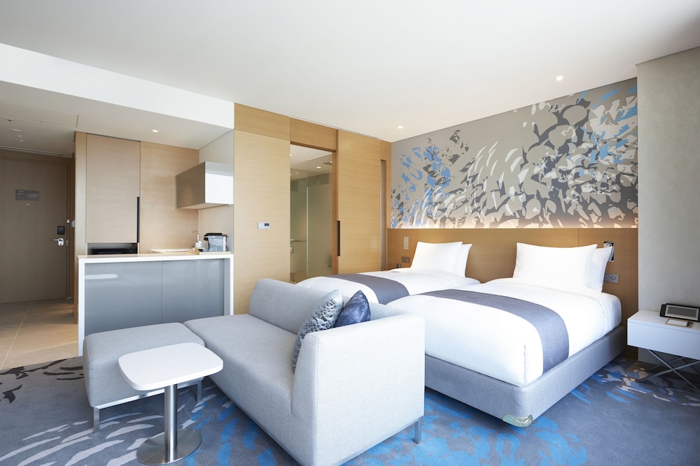 Junior Suite, 2 Twin Beds photo 2
