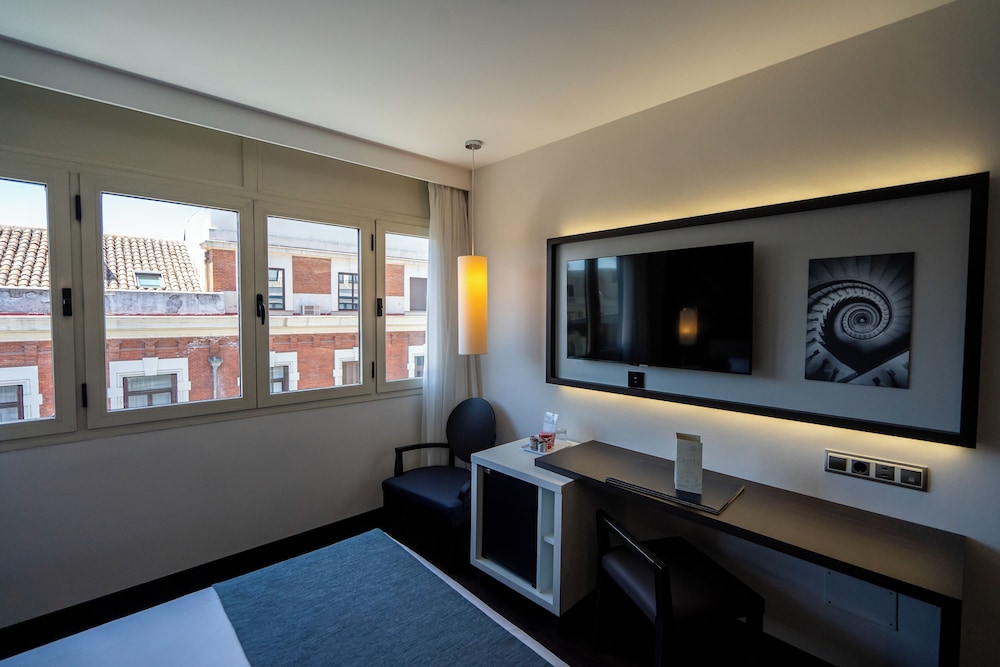 Deluxe Room - Photo 4