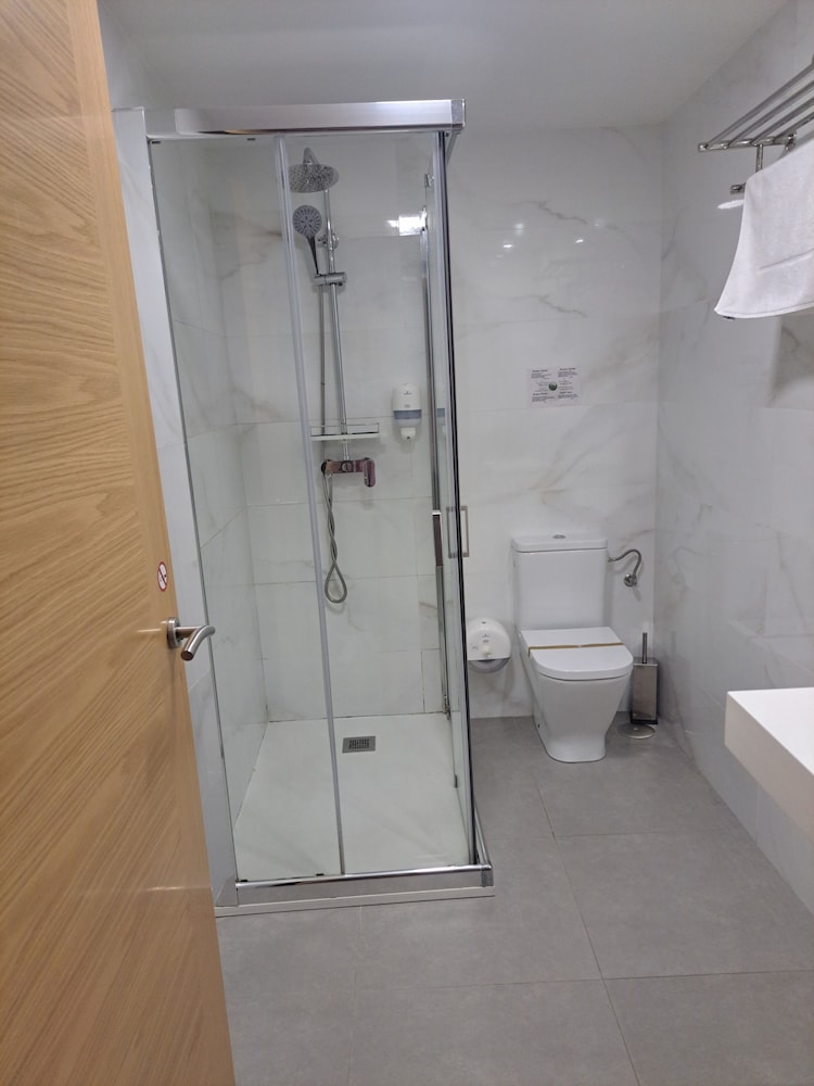 Standard Double Room, Private Bathroom - Photo 8