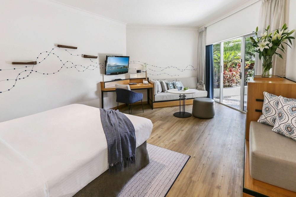 Deluxe Room King - Photo 10