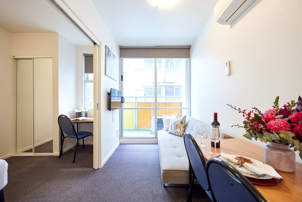 One Bedroom Apartment - Photo 2