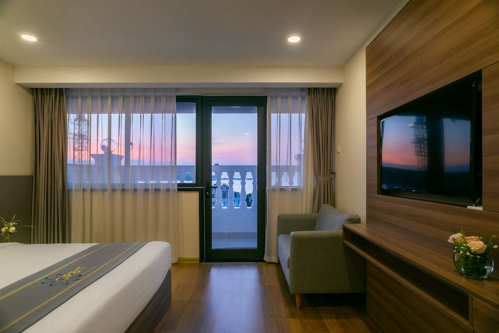 Premier Double/Twin with Sea View photo 2