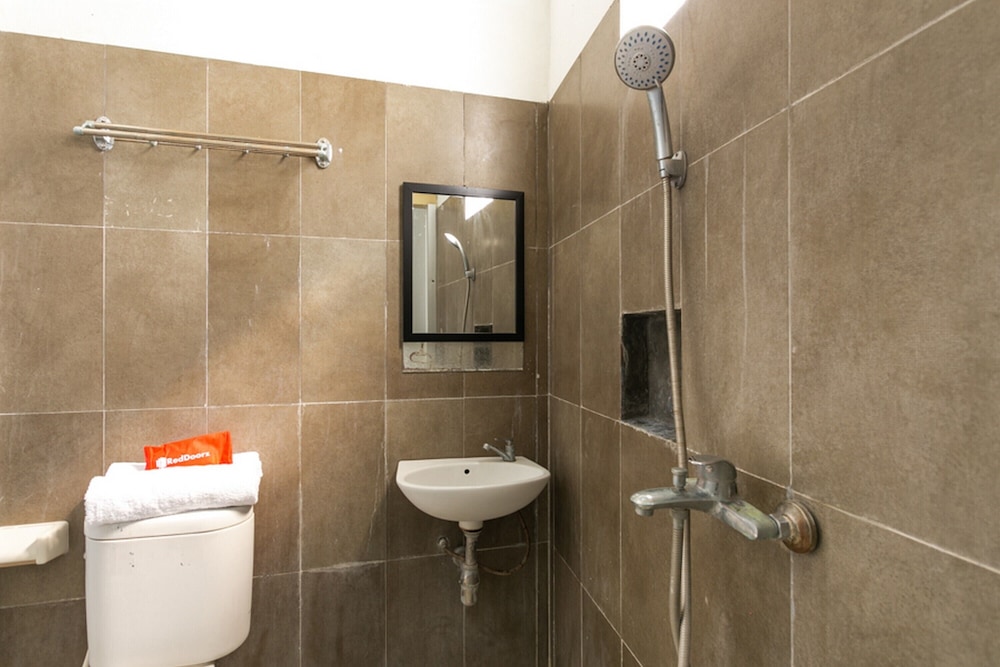 Double Room (Reddoorz) photo 2