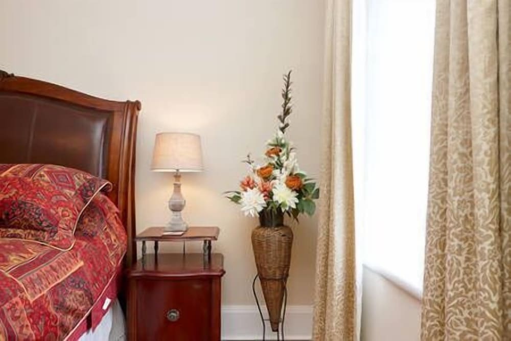 Suite, 1 King Bed photo 3