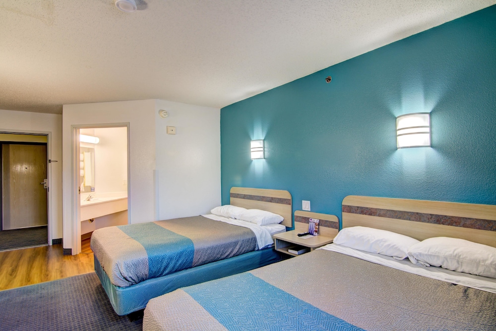 Standard Room, 2 Double Beds, Non Smoking, Refrigerator & Microwave - Photo 8