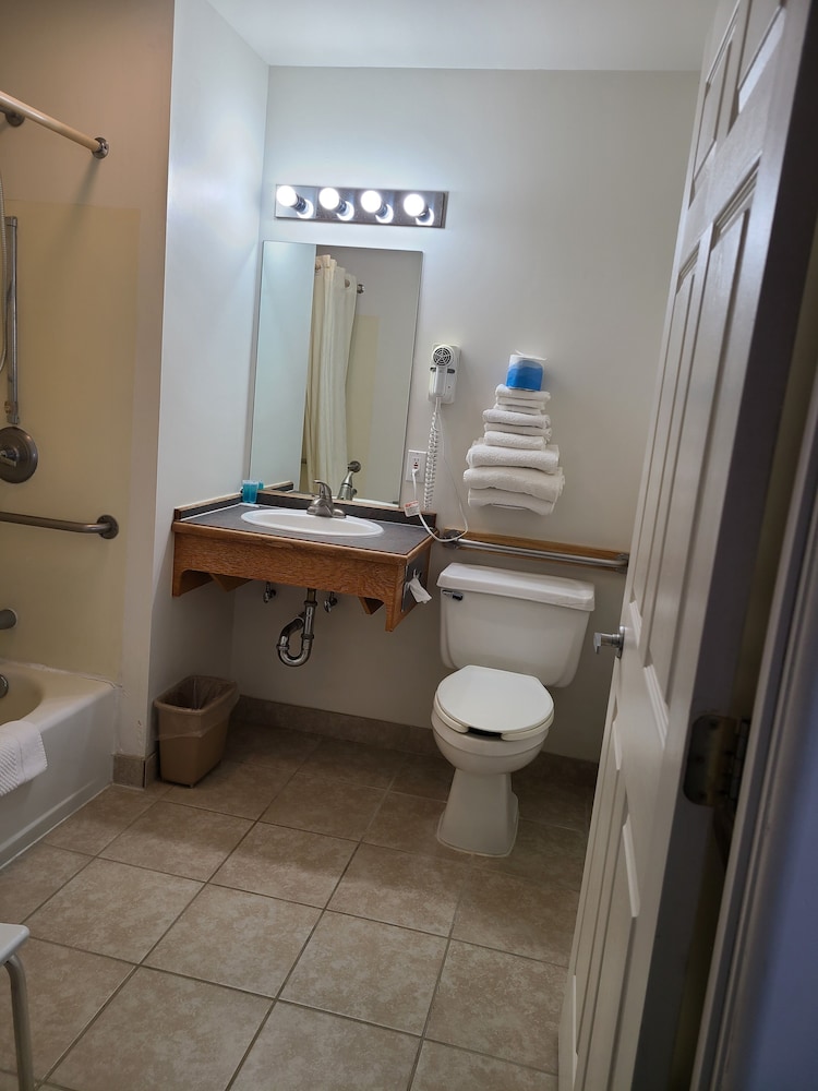 Standard Room, 1 King Bed, Accessible - Photo 9